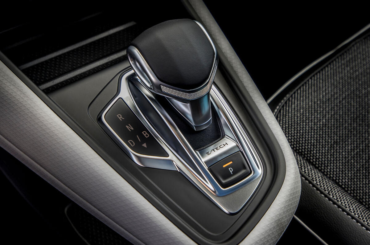 Renault Captur E-Tech PHEV 2020 UK first drive review - gearstick