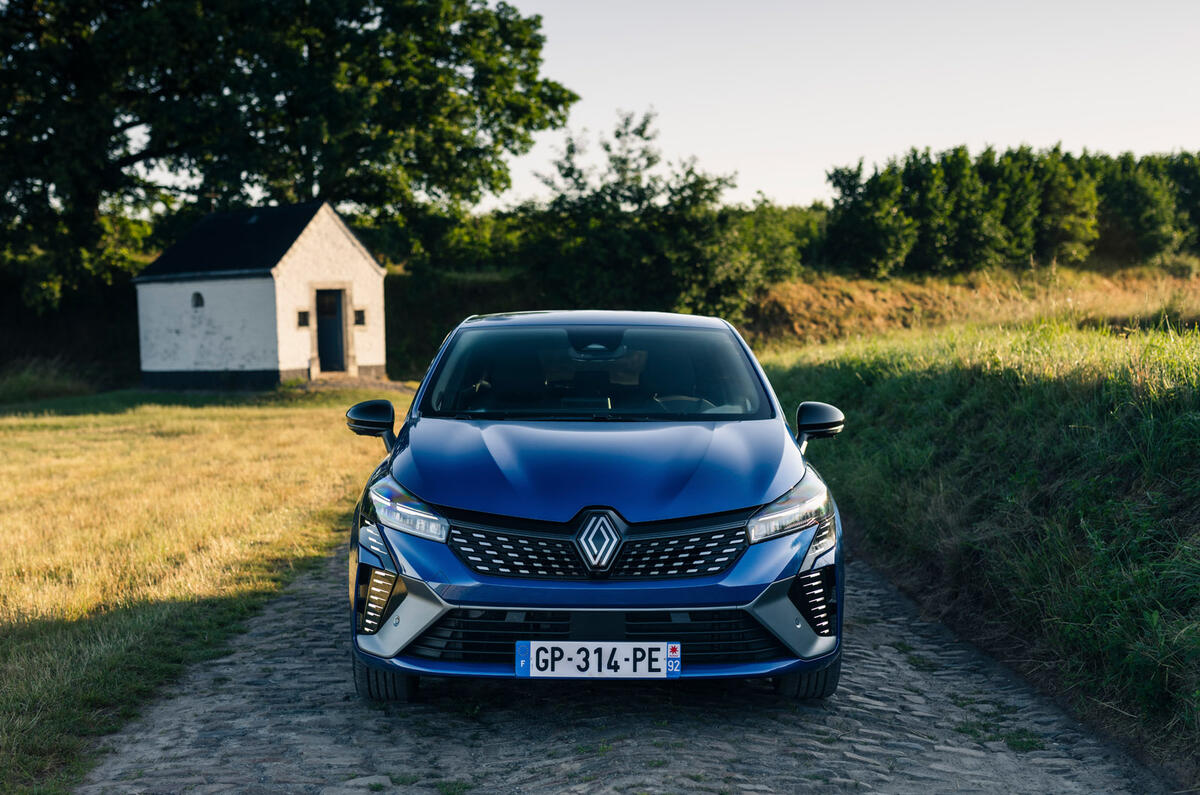 14 Renault Clio facelift FD 2023 statique pavé belge