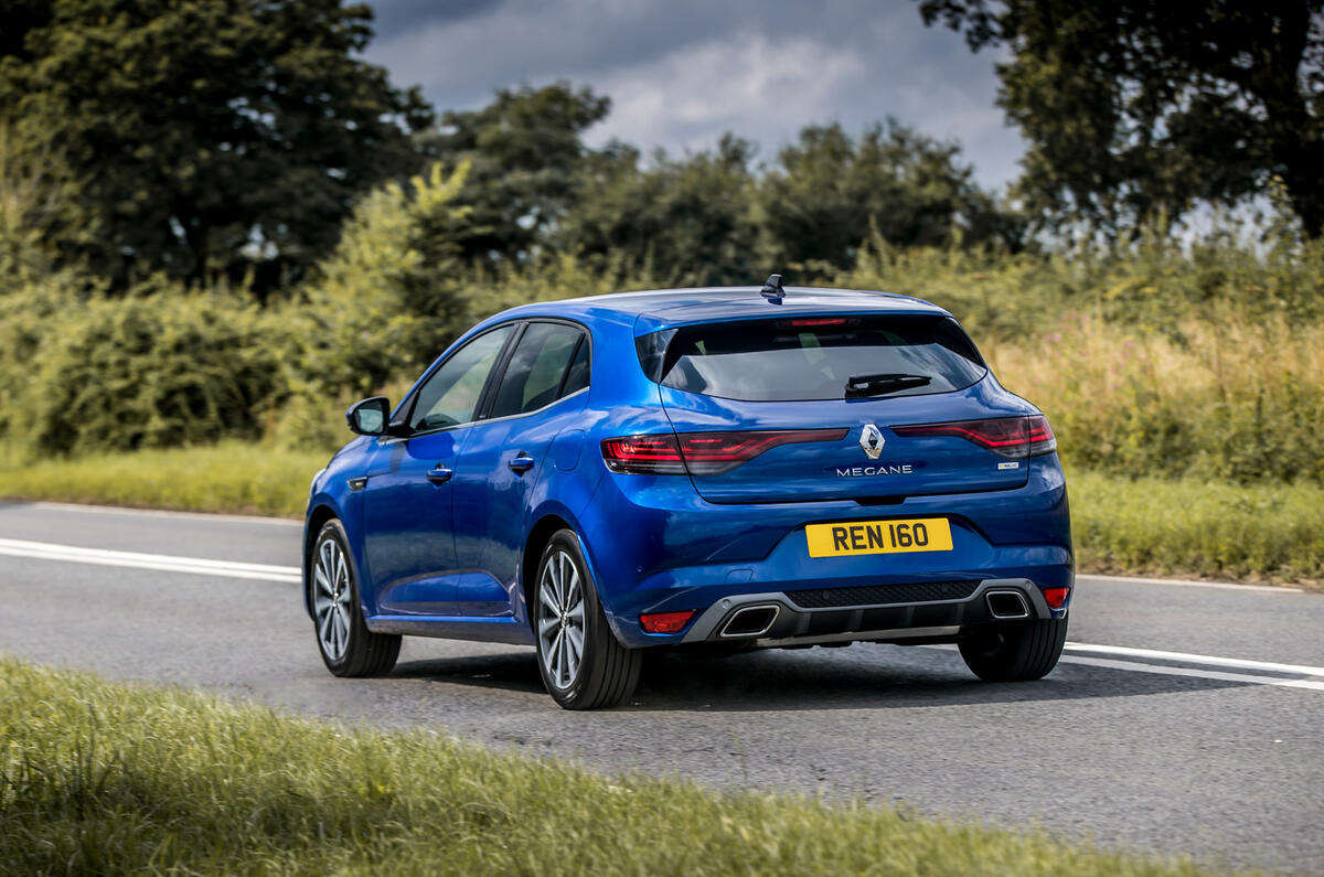 14 Renault Megane E Tech phev 2021 UE FD arrière en courbe