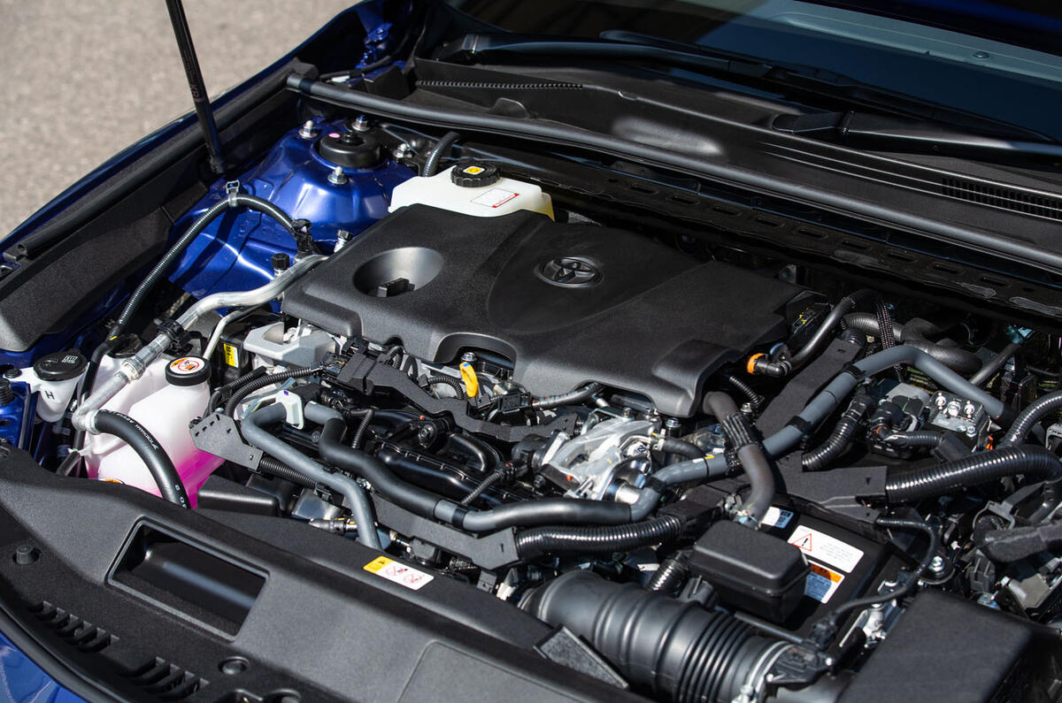 Toyota Camry 2.5 Hybrid Design 2019 UK review Autocar