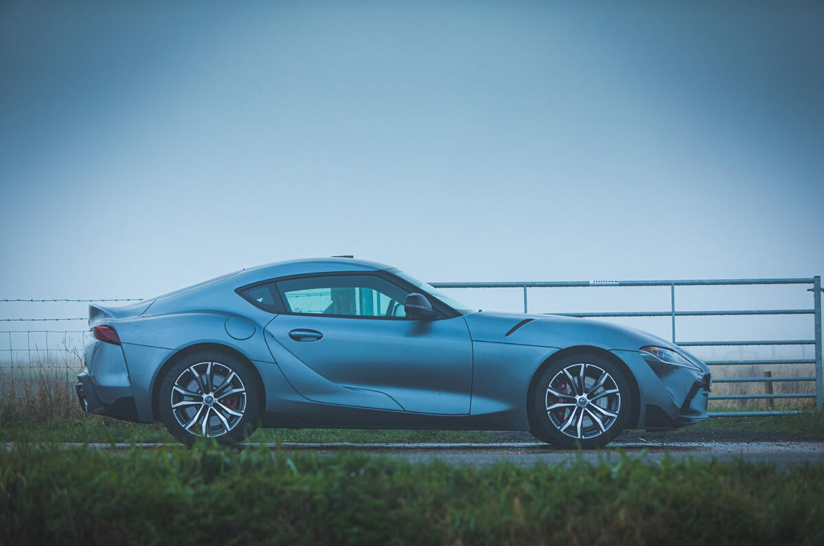 14 Toyota GR Supra 2 litres 2021 Premier examen de la conduite au Royaume-Uni statique