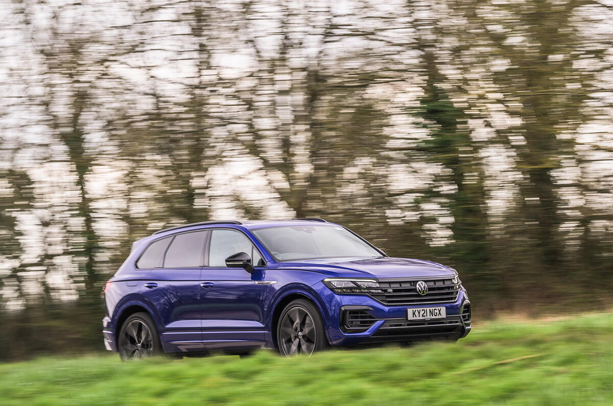 14 Volkswagen Touareg R eHybrid 2021 UE : essai sur route avant.