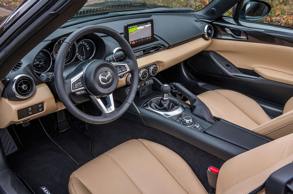 Mazda mx5 салон