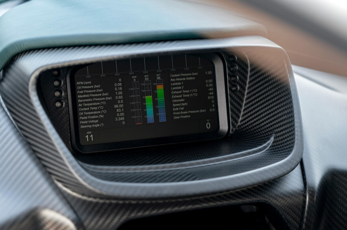 15 Aston Martin Victor 2021 infotainment