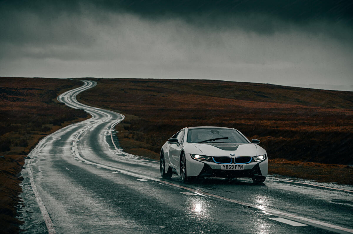 Photo gallery of the stunning BMW i8 - 1/11