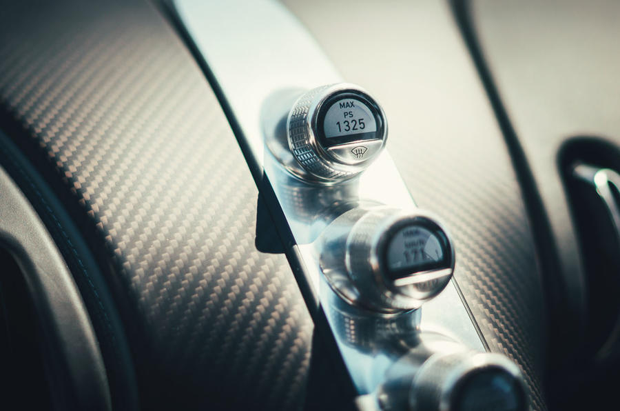 [Actualité] Bugatti - Page 2 15-bugatti-divo-2020-fd-centre-console