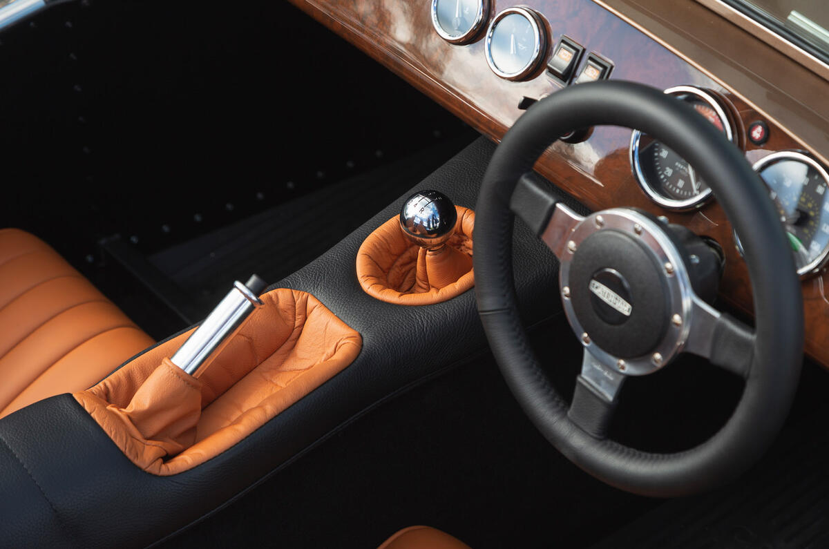 15 Caterham Super Seven 2000 FD 2022 gear lever handbrake