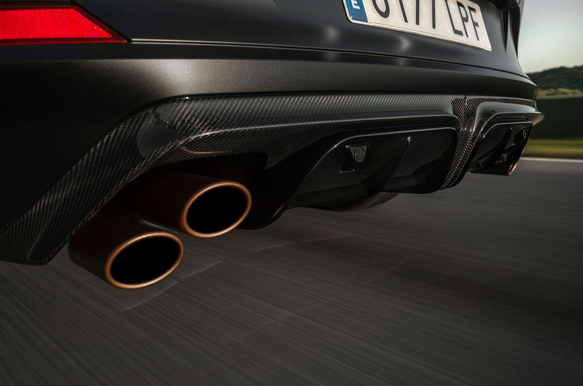 15 Cupra Formentor VZ5 2021 FD exhausts rolling