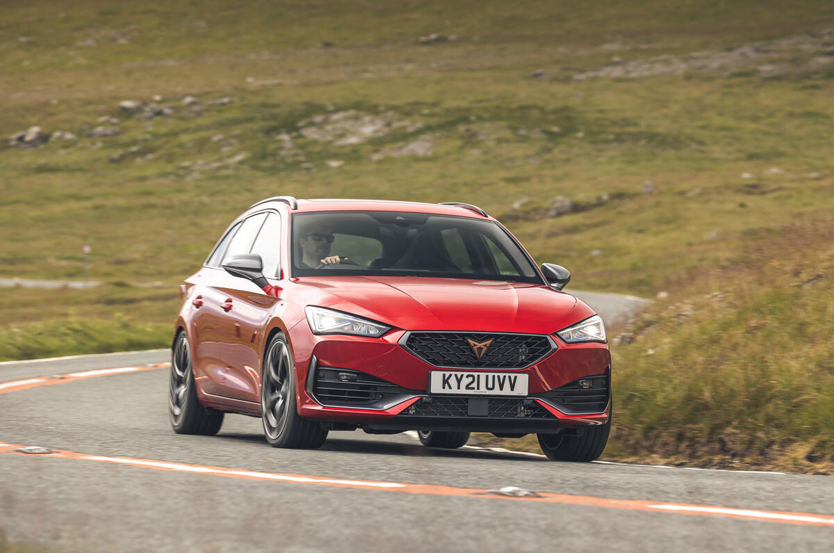 15 Cupra Leon Estate 2021 UE FD avant en courbe