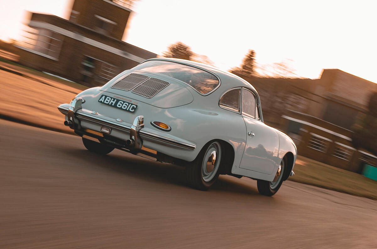 15 Electrogenic Porsche 356 2022 premier essai piste arrière