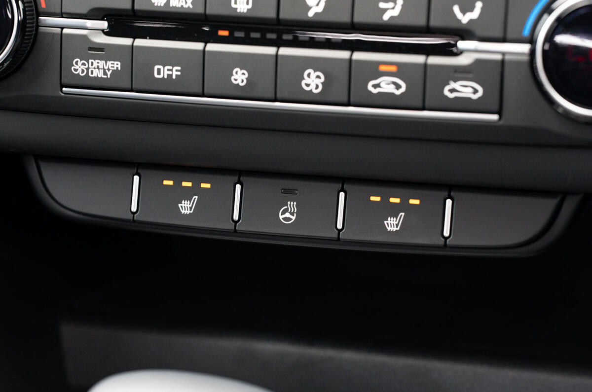 Kia Xceed plug-in hybrid 2020 UK first drive review - heated seats