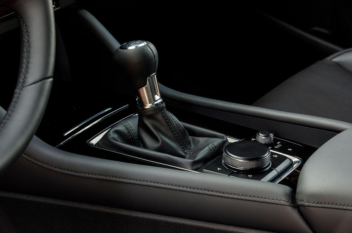 Mazda 3 2.0 Skyactiv-G 2019 first drive review - centre console