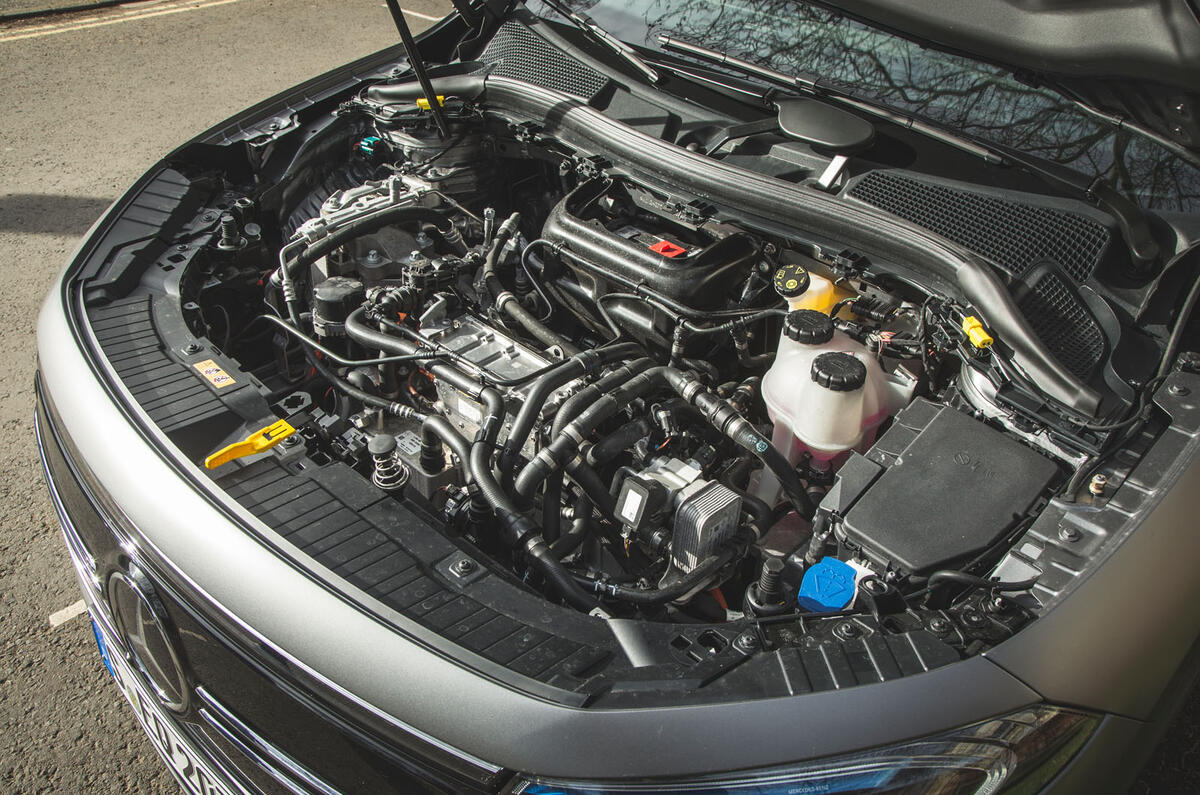 15 Mercedes Benz EQA 2021 : premier moteur d'examen de l'entraînement au Royaume-Uni