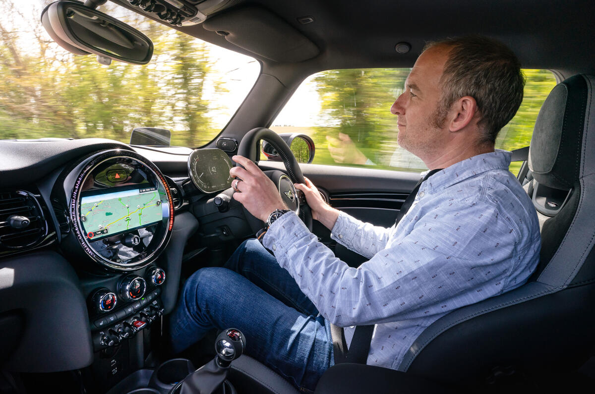 15 Mini Cooper S 2021 UK FD JD driving