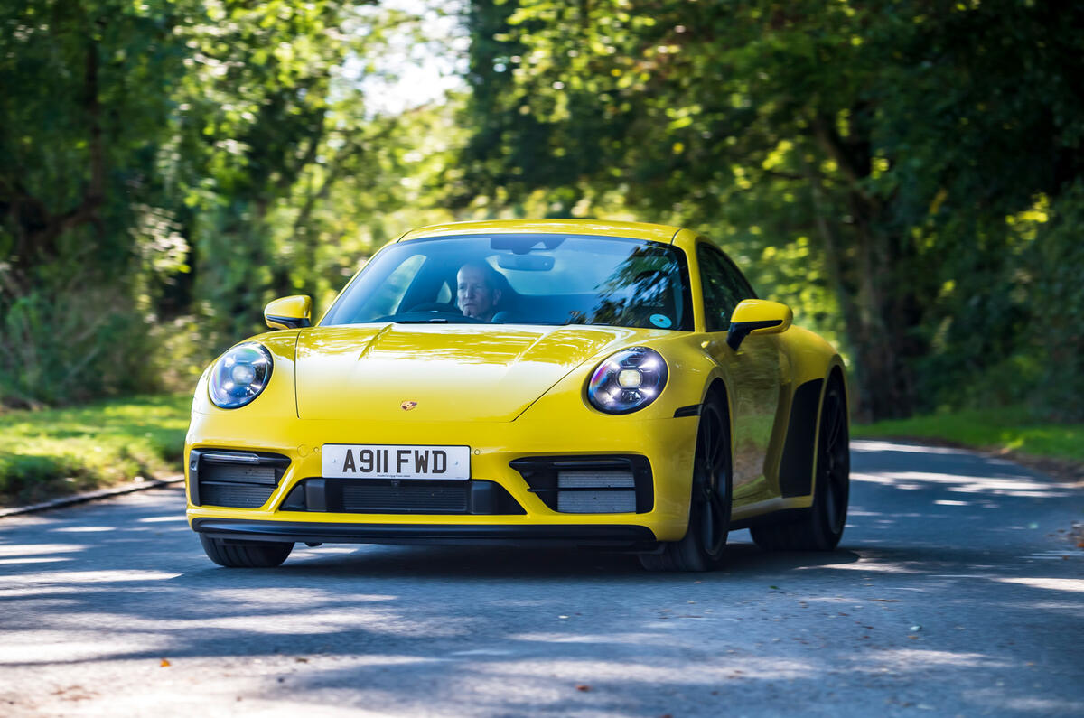 15 Porsche 911 GTS 2021 : premier essai au Royaume-Uni, essai de virage avant