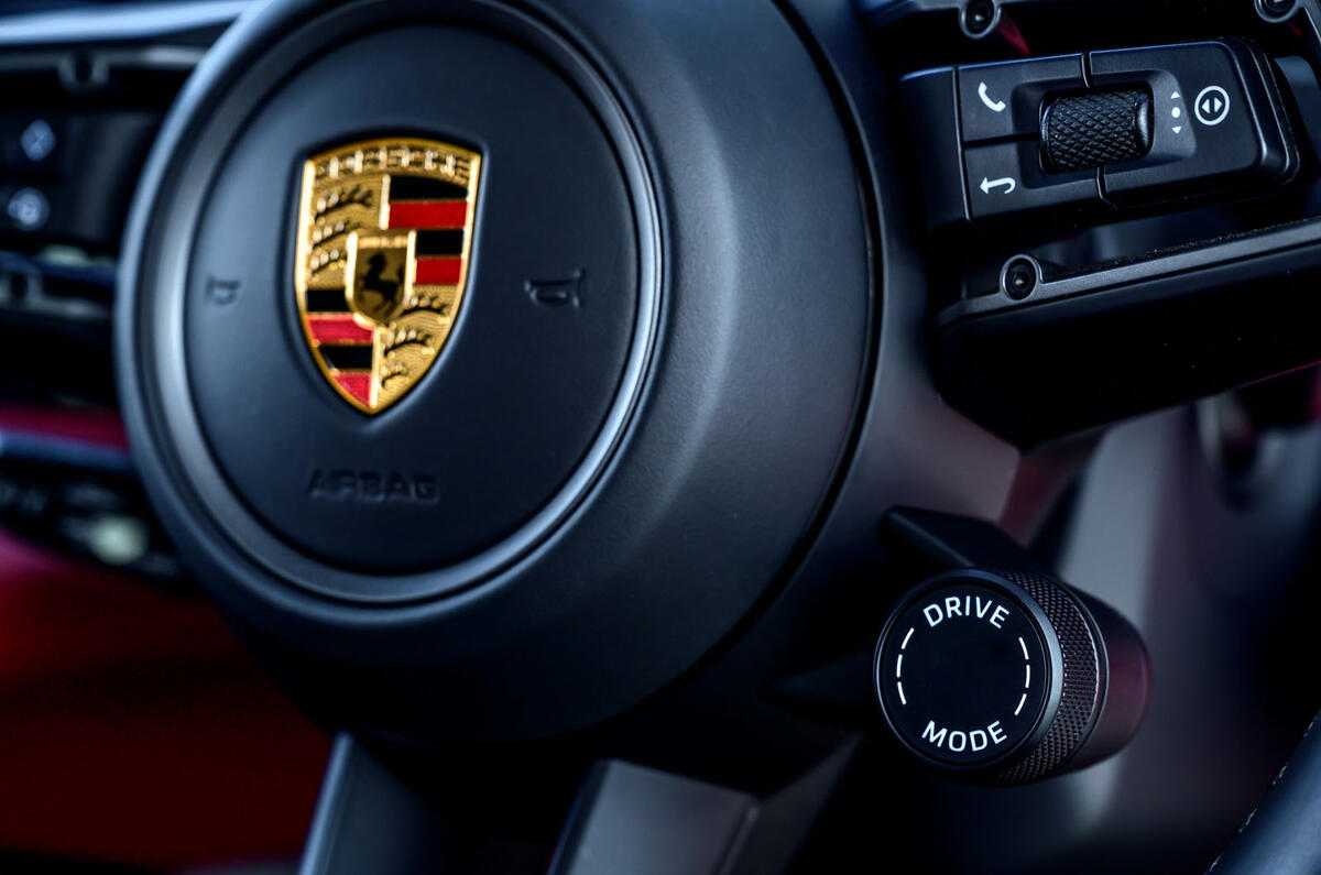 Porsche Taycan Turbo 2020 : premier bilan de la conduite au Royaume-Uni - sélection du mode de conduite