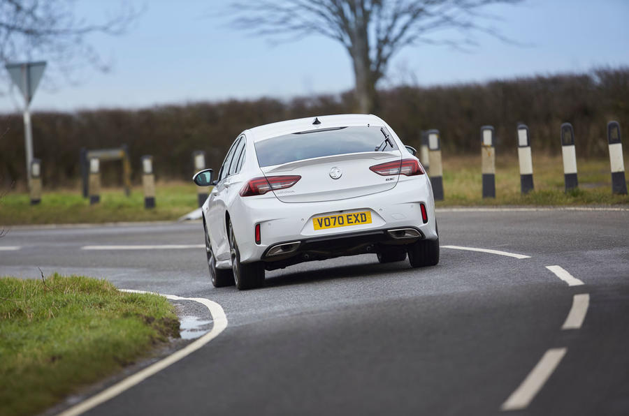 15 Vauxhall Insignia GSI 2021 : le premier examen de conduite au Royaume-Uni se fait à l'arrière