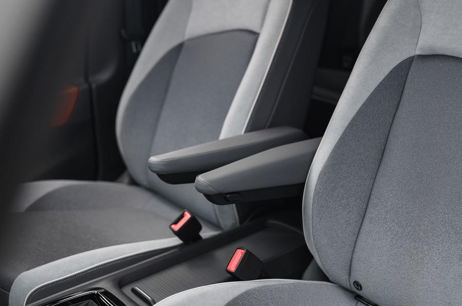 Volkswagen ID 3 2020 : premier examen de conduite au Royaume-Uni - sièges avant