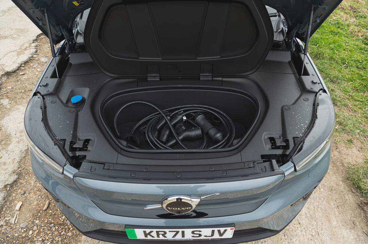 15 Volvo C40 Recharge UE drive 2022 grenaille