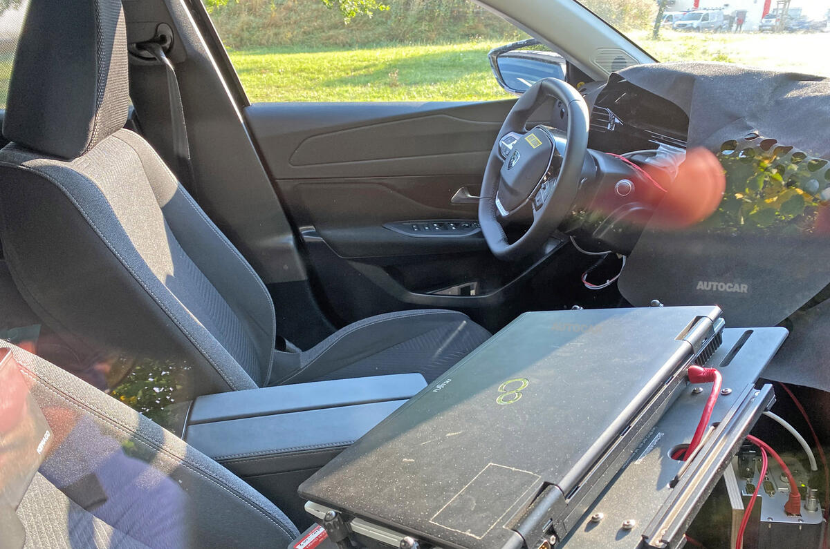 2022 Peugeot 308 prototype - interior