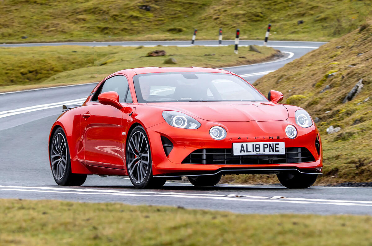 16 Alpine A110 S 2022 UE : essai de conduite sur route avant