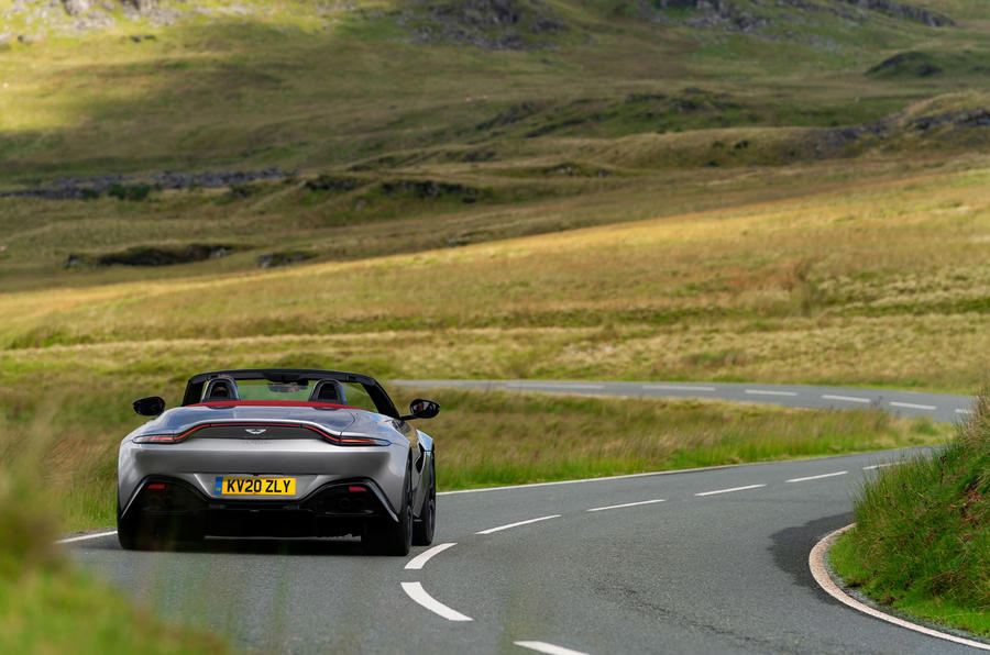 Aston Martin Vantage Roadster 2020 : premier bilan de la conduite au Royaume-Uni - les virages à l'arrière