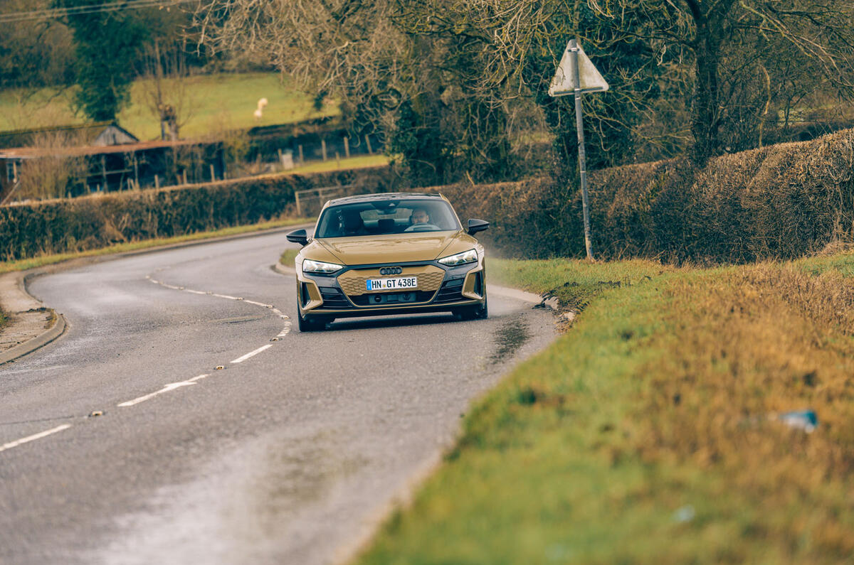 16 Audi RS E tron GT 2021 LHD : premier examen de conduite sur route