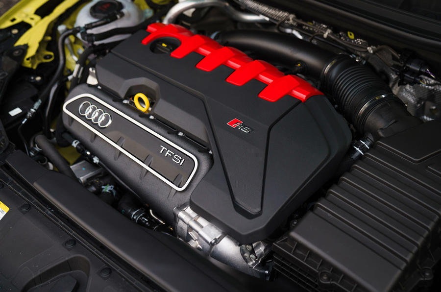 16 Audi RS3 saloon 2021 RHD premier essai moteur