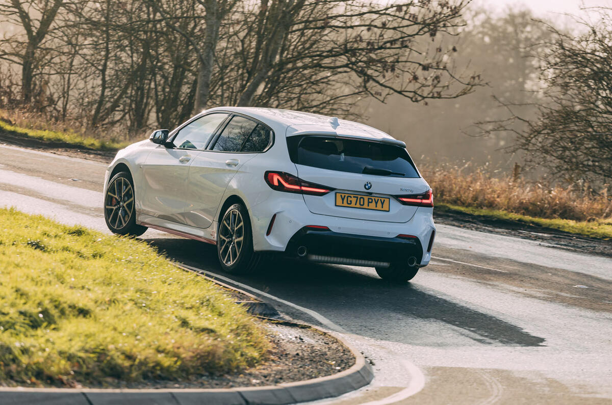 16 BMW 1 Série 128ti 2021 : premier examen de conduite sur l'arrière de la route au Royaume-Uni