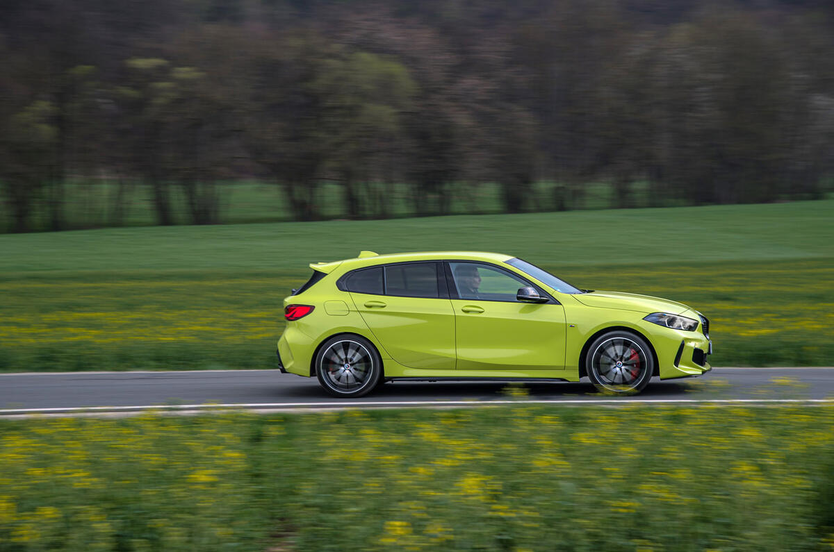 16 BMW M135i xdrive 2022 première monte pan latéral