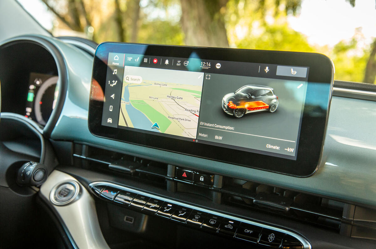 2021 Fiat 500 electric left-hand drive UK review - infotainment