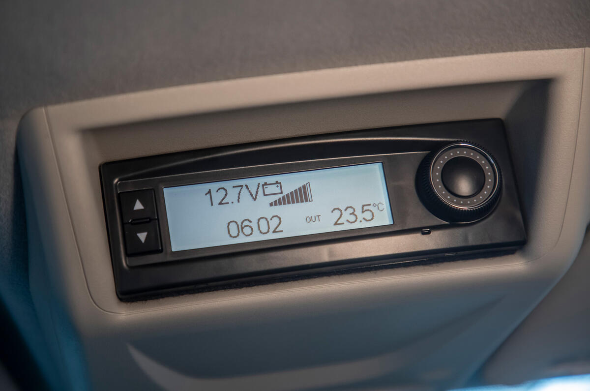 16 Ford Transit Nugget 2021 UK FD battery status