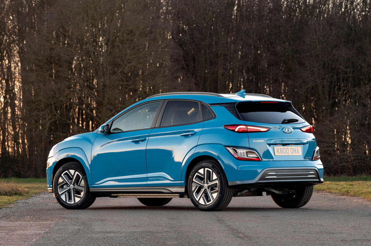 16 Hyundai Kona Electric 2022 UE : essai routier arrière statique