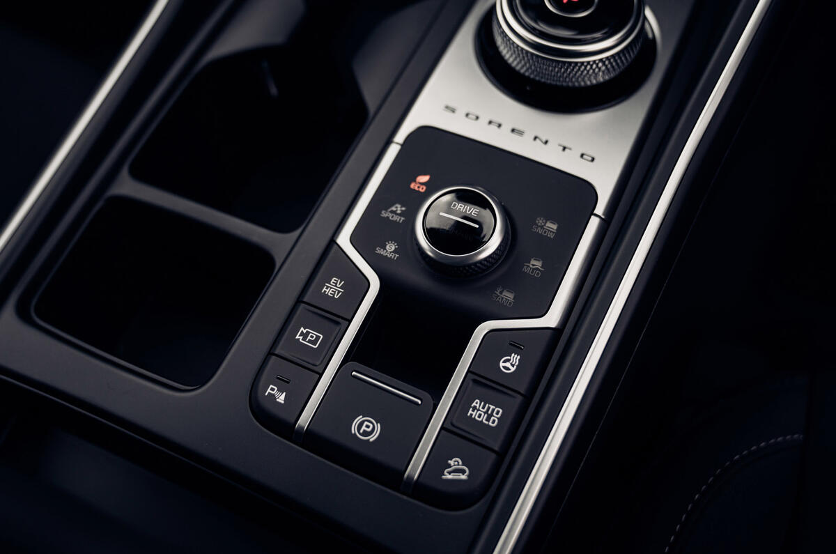 16 Kia Sorento PHEV 2021 UK first drive review centre console