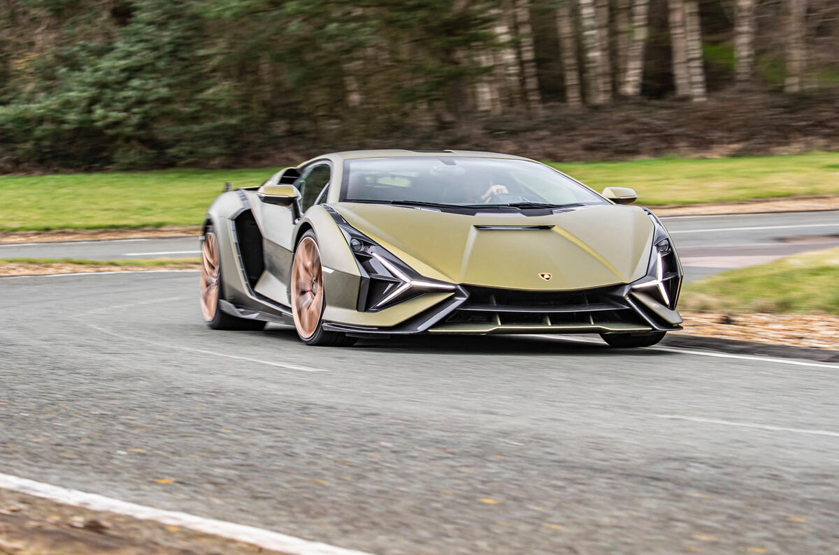 16 Lamborghini Sian 2021 : le premier examen de la conduite au Royaume-Uni est en cours