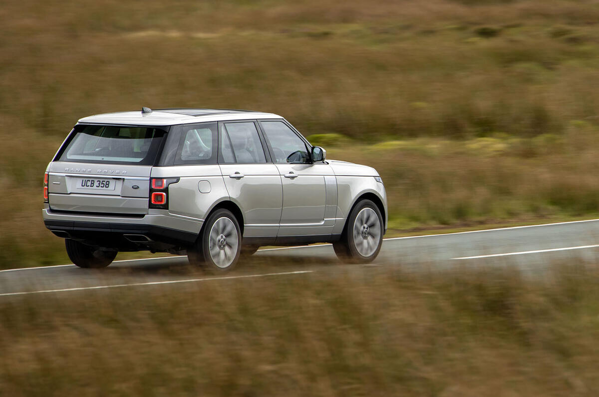 Land Rover Range Rover D300 2020 Premier bilan de conduite au Royaume-Uni - sur la route arrière