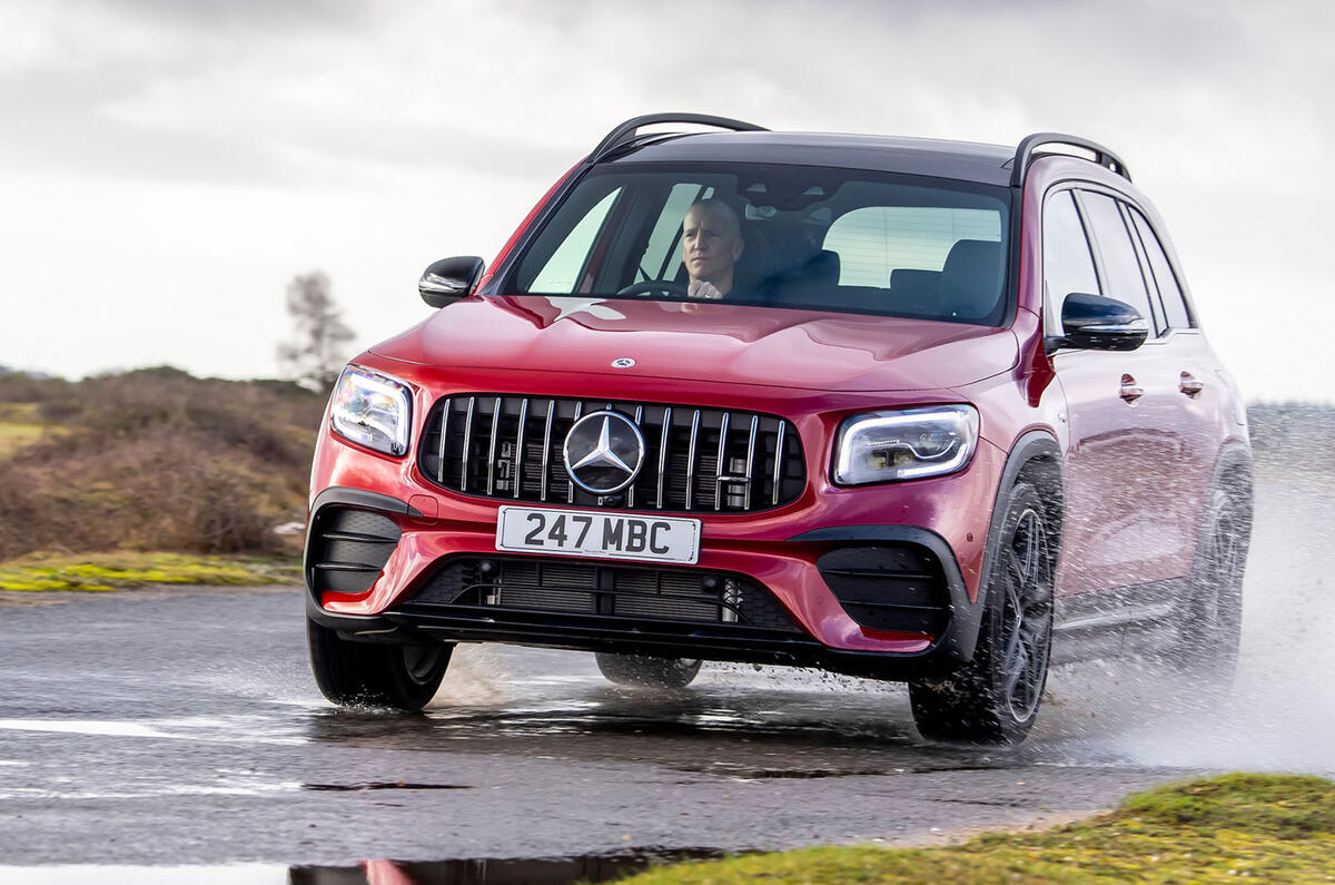 16 Mercedes AMG GLB35 2021 UE : essai de conduite en virage avant