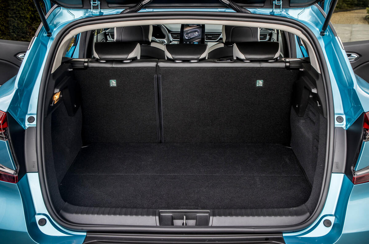 Renault Captur E-Tech PHEV 2020 UK first drive review - boot