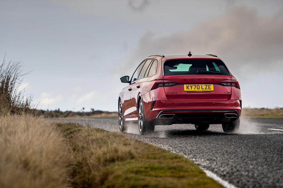 Skoda Octavia vRS Estate 2020 : premier bilan de conduite au Royaume-Uni - sur la route du retour