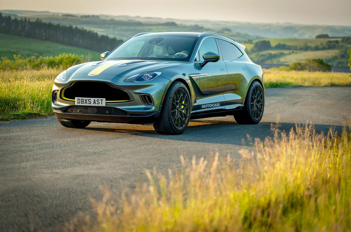 16 aston DBX S Render FINAL