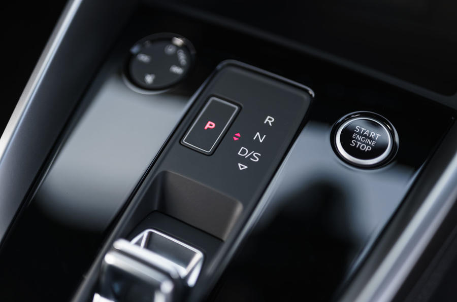 Audi A3 TFSIe 2020 : premier examen de la conduite au Royaume-Uni - sélection des vitesses