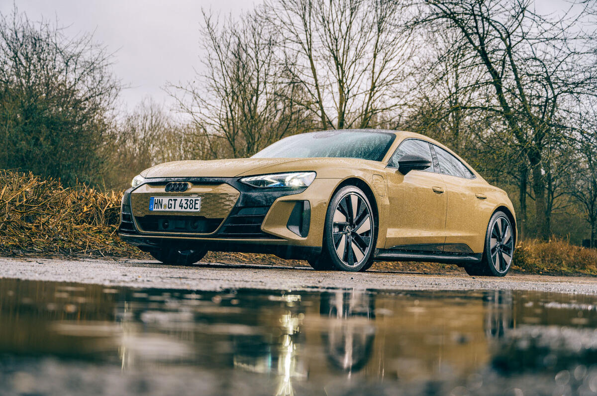 17 Audi RS E tron GT 2021 LHD : premier examen de l'entraînement statique avant