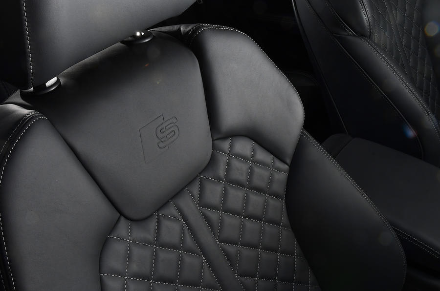 17 Audi SQ5 TDI 2021 UE FD détails des sièges