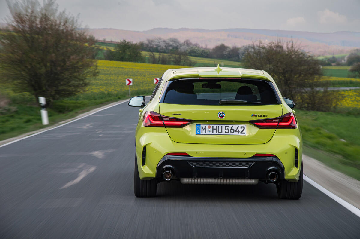 17 BMW M135i xdrive 2022 première monte voie arrière