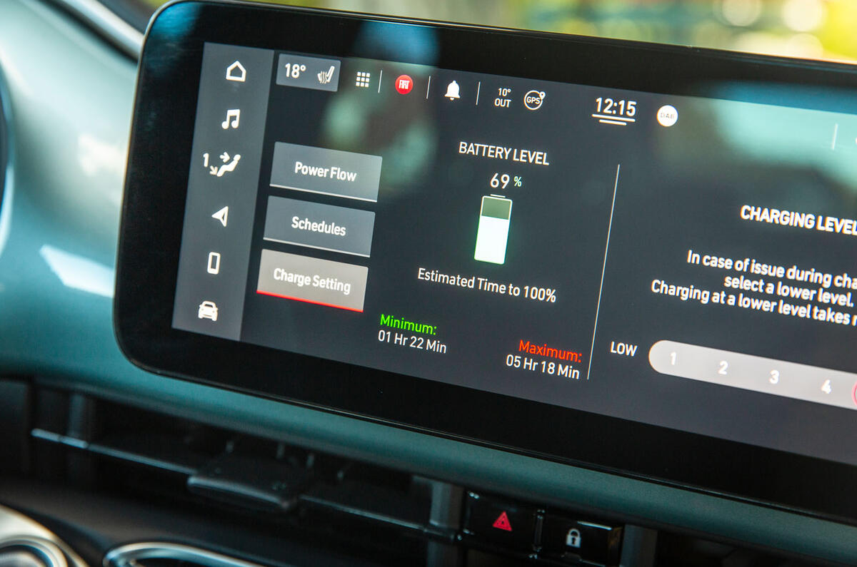 2021 Fiat 500 electric left-hand drive UK review - battery indicator