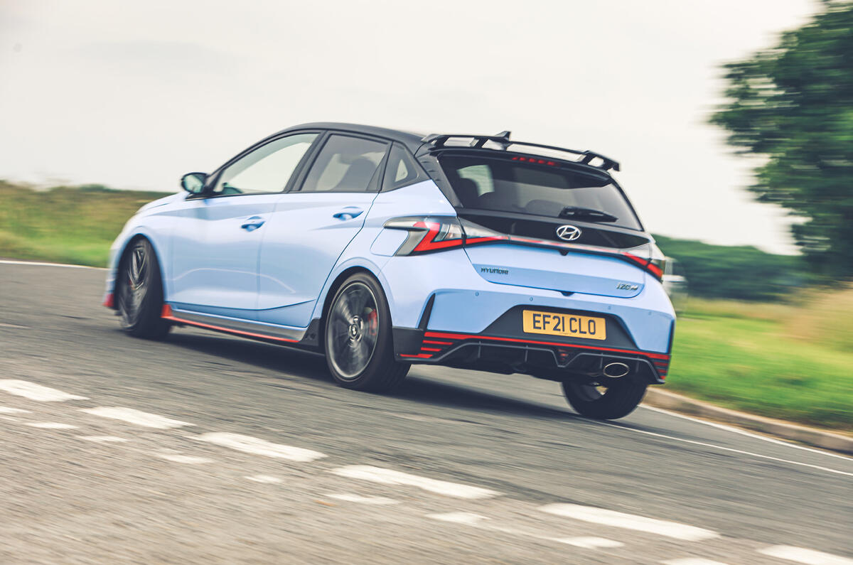 17 Hyundai i20N 2021 RHD UE FD sur route arrière