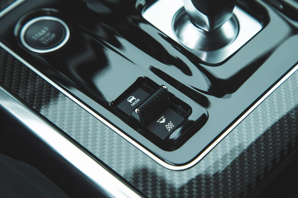 Jaguar XE P300 2019 first drive review - drive modes