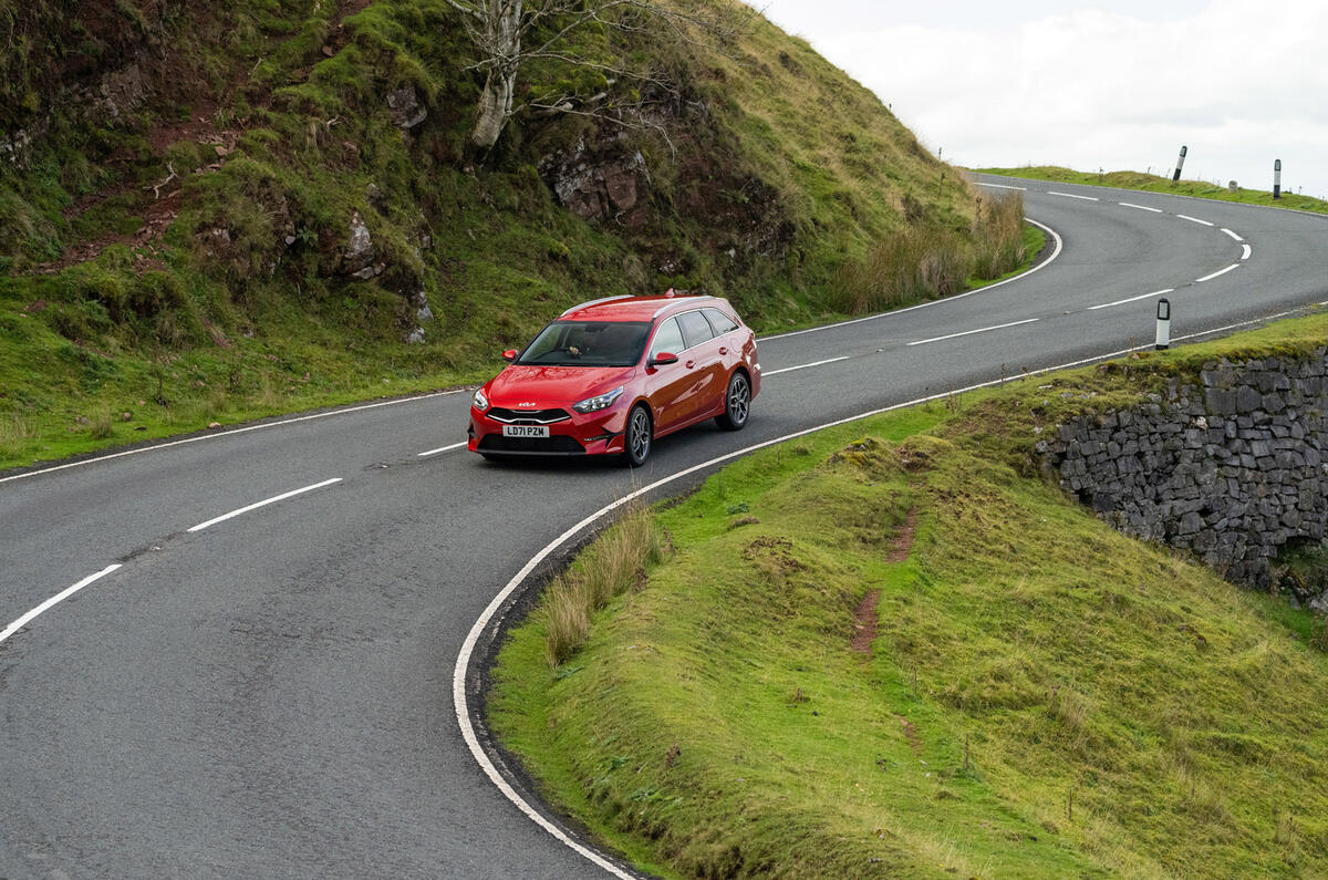 17 Kia Ceed Sportswagon tgdi 2021 uk premier essai sur route