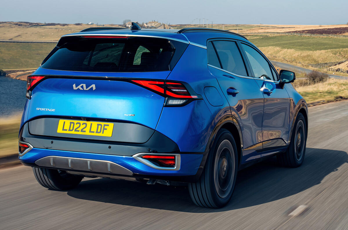 17 Kia Sportage PHEV 2022 UE : essai sur route arrière