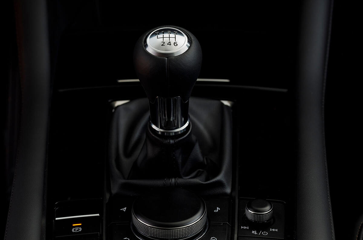 Mazda 3 2.0 Skyactiv-G 2019 first drive review - gearstick